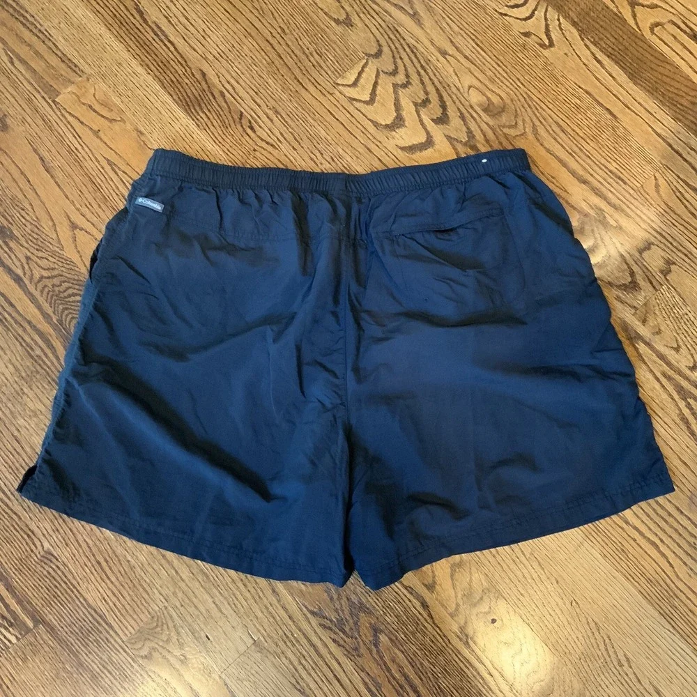 COLUMBIA 2XL Black Nylon Shorts Elastic Waist Pockets Hiking Fishing Swimming